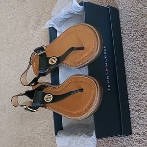 NIB Tommy Hilfiger T Strap Sandals w Box